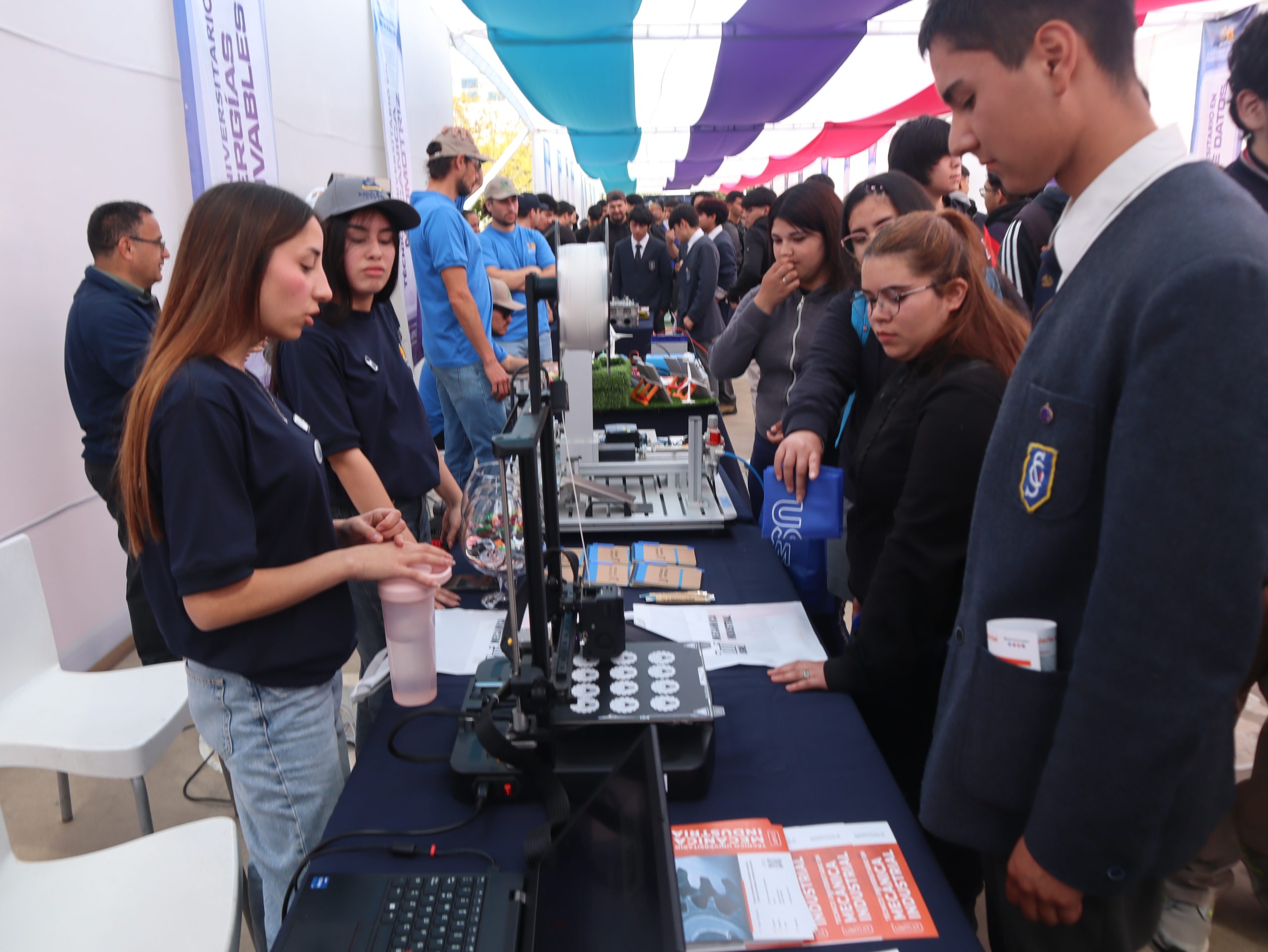 USM reúne a estudiantes escolares y universitarios en torno a la innovación y la tecnología en EXPOTEC 2026 USM reúne a estudiantes escolares y universitarios en torno a la innovación y la tecnología en EXPOTEC 2026